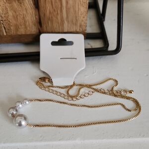 Elegant Gold and Pearl Necklace